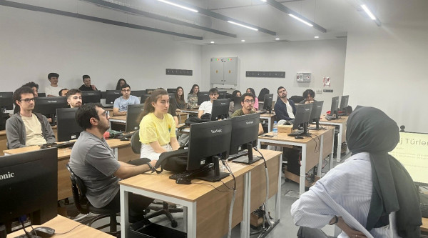Bilgisayar Mühendisliği 2. Sınıf Öğrencilerine Staj Bilgilendirme Toplantısı Gerçekleştirildi